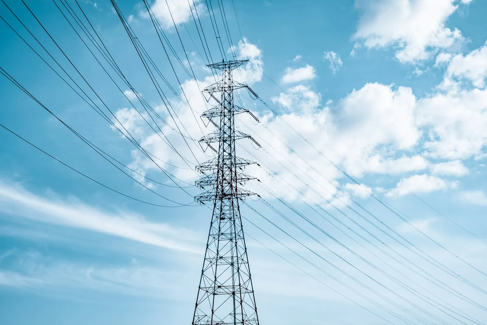 Pylône électrique haute tension